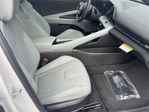 New 2025 Hyundai Elantra Limited image 12