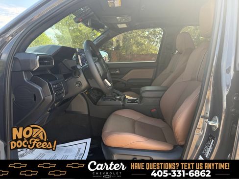 Used 2025 Toyota 4Runner Limited w/ Tow Technology Package AWD/4WD image 13