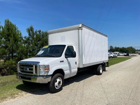 Used 2017 Ford E-450 and Econoline 450 Super Duty w/ Power Windows & Locks Group RWD image 1