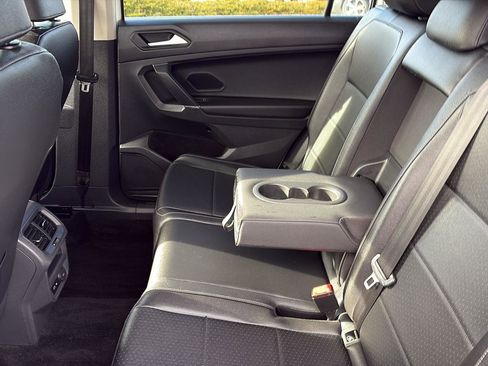 Used 2020 Volkswagen Tiguan SE image 14