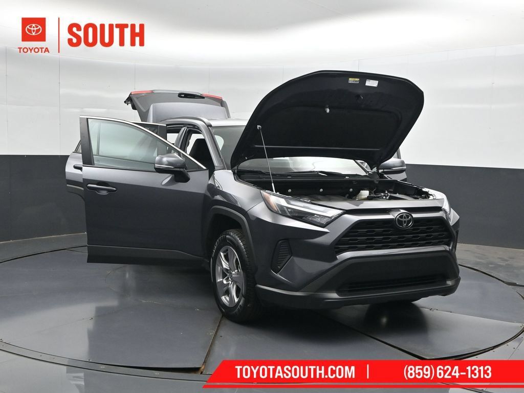 Used 2025 Toyota RAV4 XLE AWD/4WD image 54