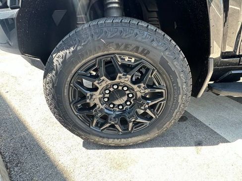 New 2025 GMC Hummer EV 2X image 10