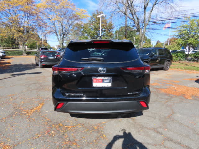 Used 2024 Toyota Highlander XLE AWD/4WD image 5
