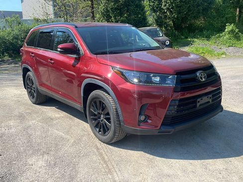Used 2019 Toyota Highlander SE AWD/4WD image 12