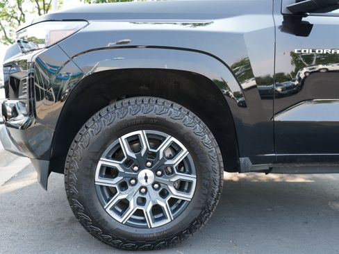 Used 2025 Chevrolet Colorado Z71 w/ Technology Package AWD/4WD image 7