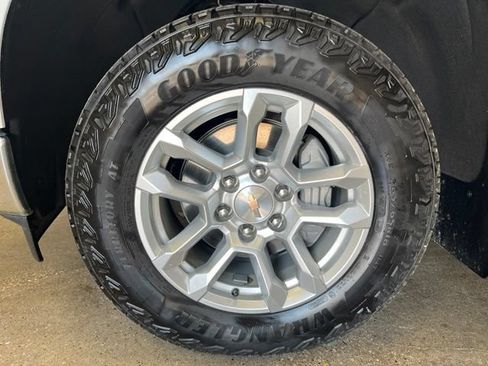 Used 2023 Chevrolet Silverado 1500 LT AWD/4WD image 28