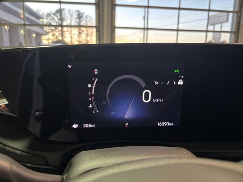 Used 2025 Buick Envista Sport Touring image 42