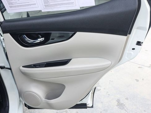 Used 2021 Nissan Rogue Sport SV image 23