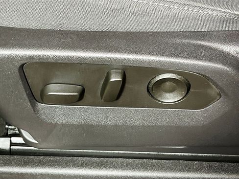 Used 2025 Chevrolet Silverado 1500 LT image 15