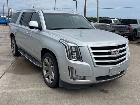 Used 2017 Cadillac Escalade ESV Luxury AWD/4WD image 12