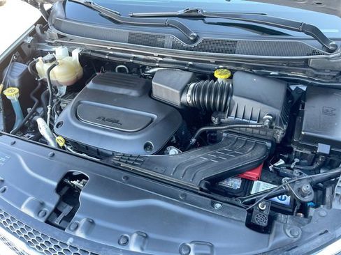 Used 2019 Chrysler Pacifica Touring-L image 27