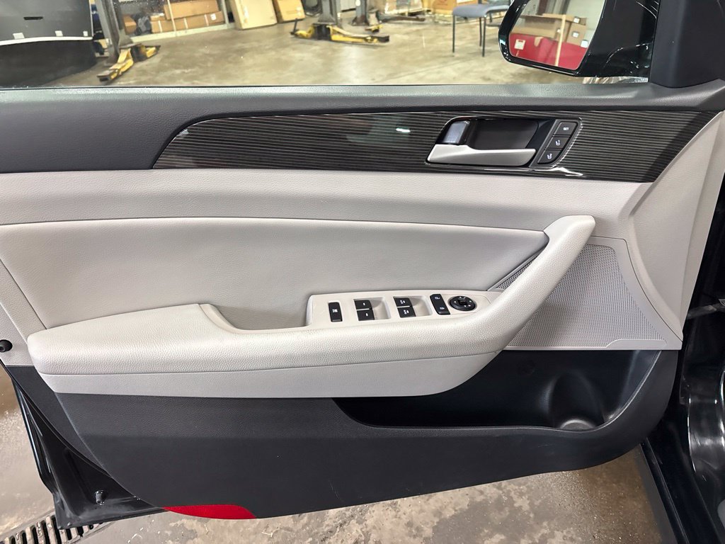 Used 2018 Hyundai Sonata Limited FWD image 17