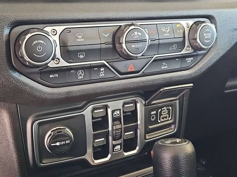 Used 2025 Jeep Wrangler Unlimited Sport AWD/4WD image 19