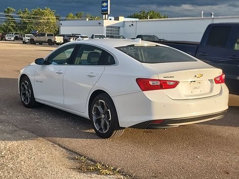 Used 2024 Chevrolet Malibu LT FWD image 2