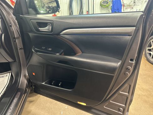 Used 2019 Toyota Highlander Limited w/ Protection Package #3 AWD/4WD image 48