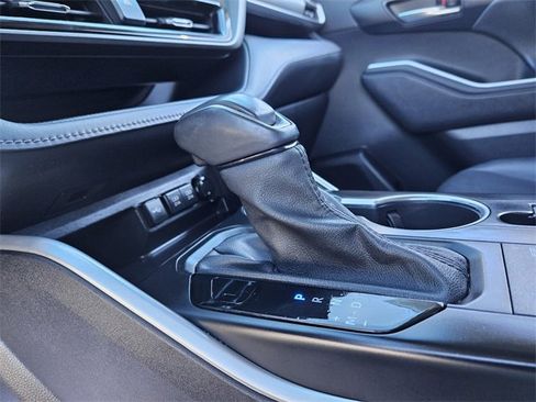 Used 2021 Toyota Highlander XLE image 25