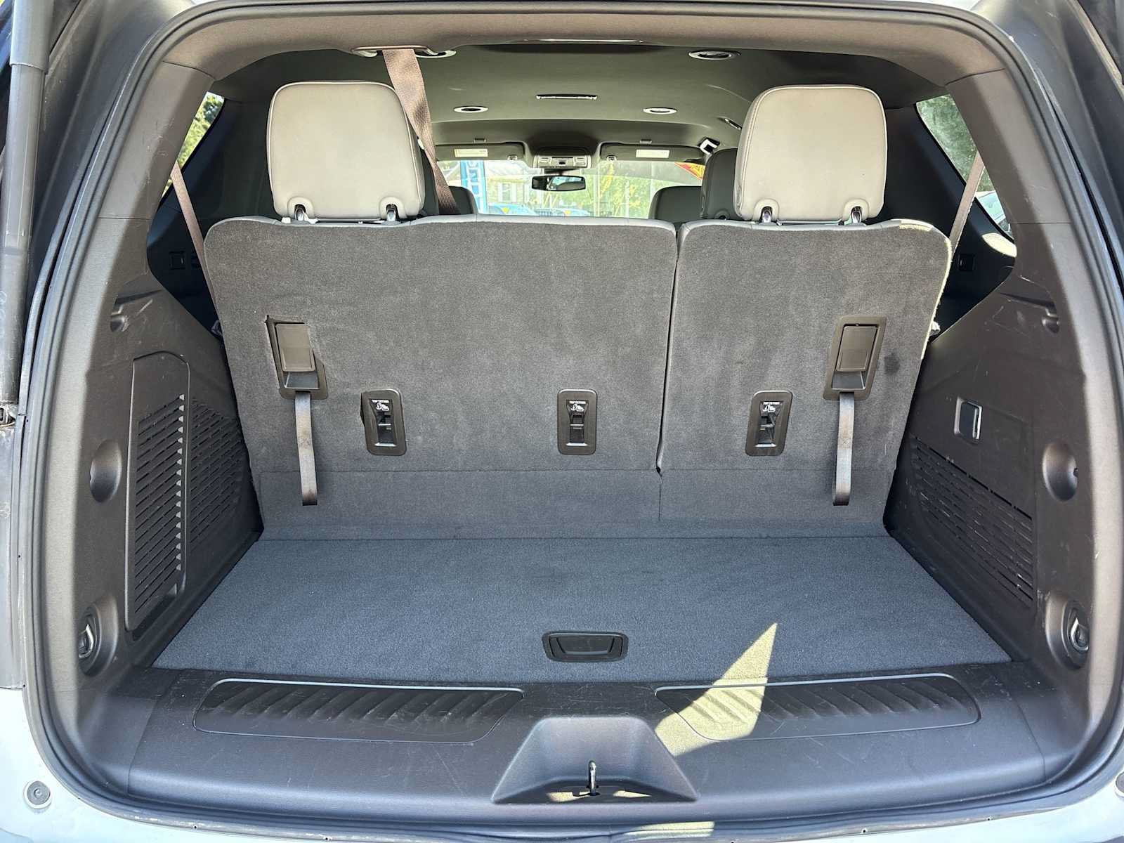 Used 2024 GMC Yukon SLT RWD image 25