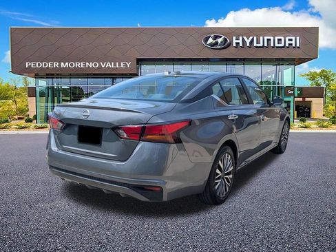 Used 2025 Nissan Altima 2.5 SV FWD image 3