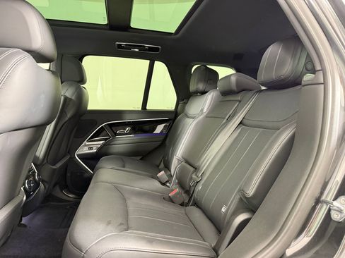Used 2023 Land Rover Range Rover SE image 13