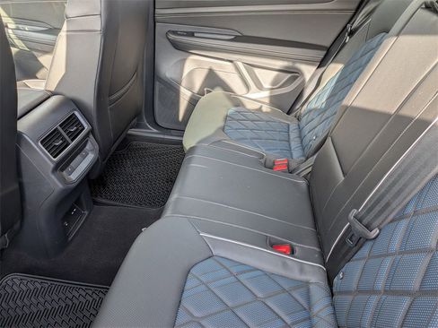 Used 2024 Volkswagen Atlas Cross Sport SEL Premium R-Line image 30