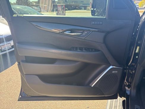 Used 2019 Cadillac Escalade ESV Platinum image 17
