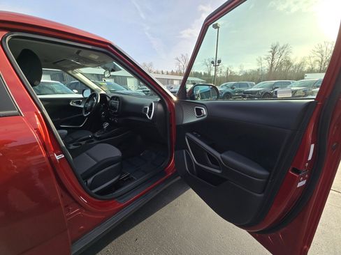 Used 2022 Kia Soul LX image 10