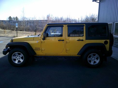Used 2015 Jeep Wrangler Unlimited Sport w/ Quick Order Package 24S AWD/4WD image 4