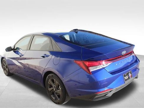 Used 2021 Hyundai Elantra SEL w/ Convenience Package image 6