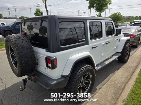 Used 2018 Jeep Wrangler Unlimited Sahara AWD/4WD image 7