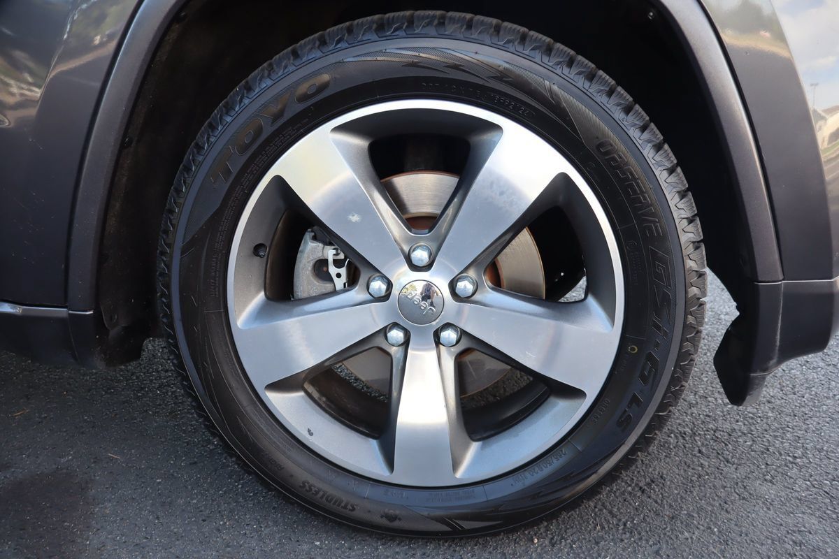Used 2014 Jeep Grand Cherokee Overland w/ Advanced Technology Group AWD/4WD image 44