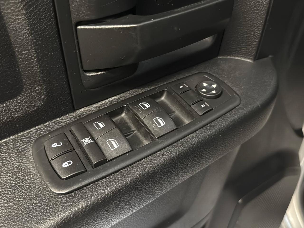 Used 2015 RAM 3500 Tradesman w/ Chrome Appearance Group AWD/4WD image 9