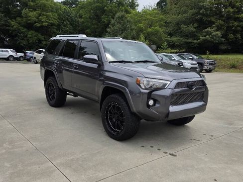 Used 2016 Toyota 4Runner SR5 RWD image 7