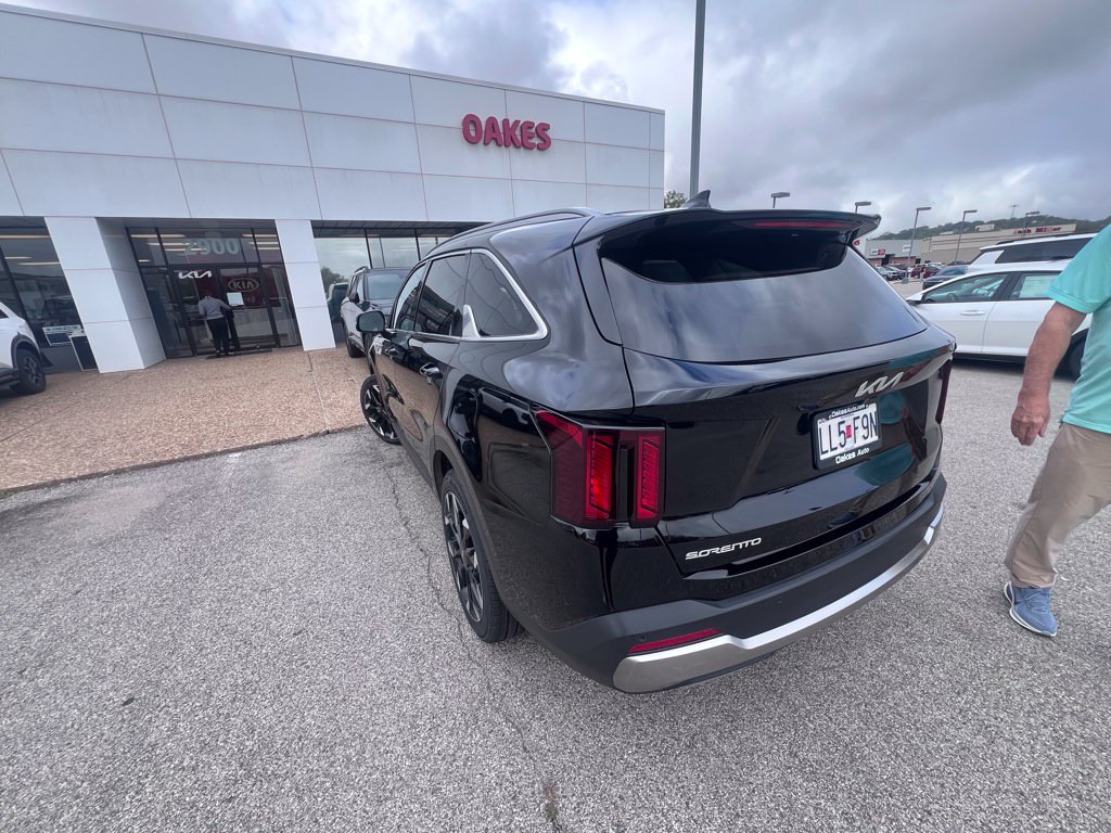 Certified 2025 Kia Sorento EX FWD image 7