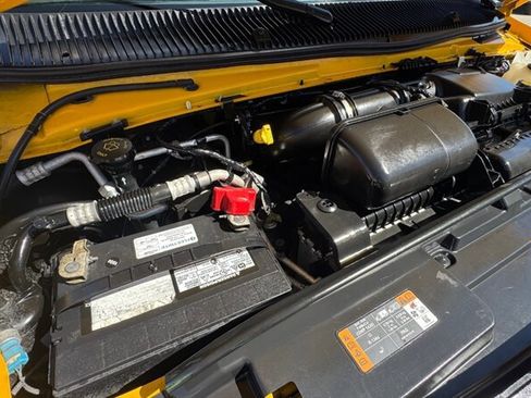 Used 2022 Ford E-350 and Econoline 350 Super Duty image 23