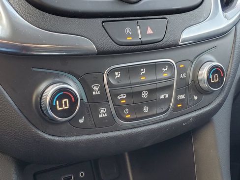Used 2022 Chevrolet Equinox LT FWD image 18