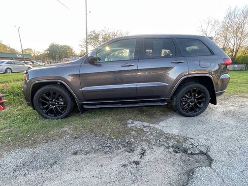 Used 2018 Jeep Grand Cherokee Altitude AWD/4WD image 1