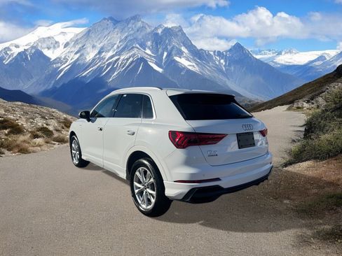 Used 2023 Audi Q3 2.0T Premium w/ Convenience Package image 3