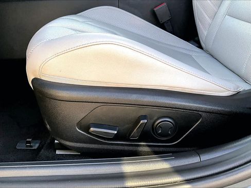 Used 2025 Hyundai Elantra SEL FWD image 31