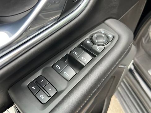 Used 2021 Chevrolet Suburban LT image 12