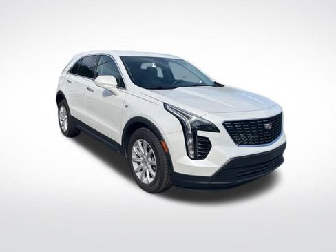 Certified 2022 Cadillac XT4 Luxury w/ Cold Weather Package image 8