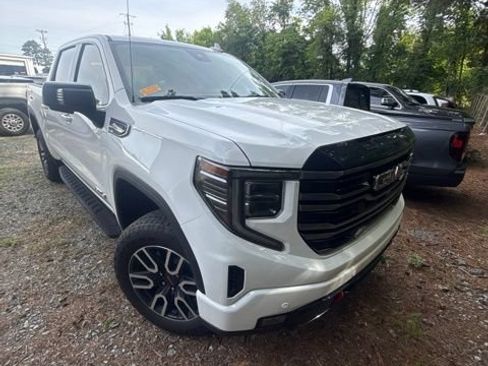 Used 2025 GMC Sierra 1500 AT4 w/ AT4 Premium Package AWD/4WD image 6