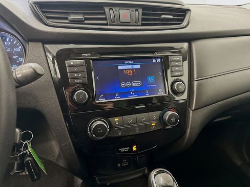 Used 2018 Nissan Rogue S image 25