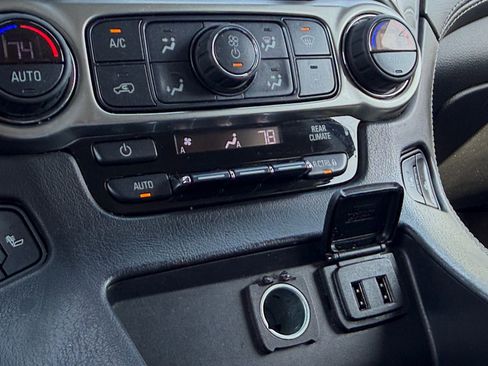 Used 2019 Chevrolet Suburban LT image 26