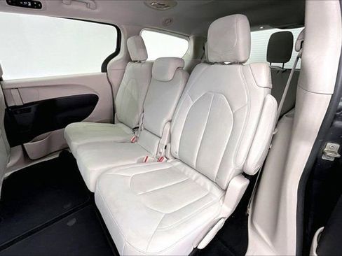 Used 2017 Chrysler Pacifica LX image 20