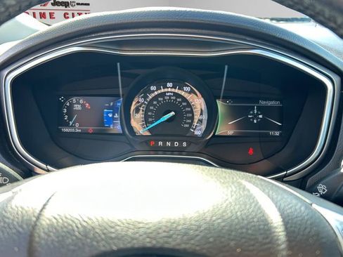 Used 2017 Ford Fusion SE w/ Fusion SE Technology Package image 13