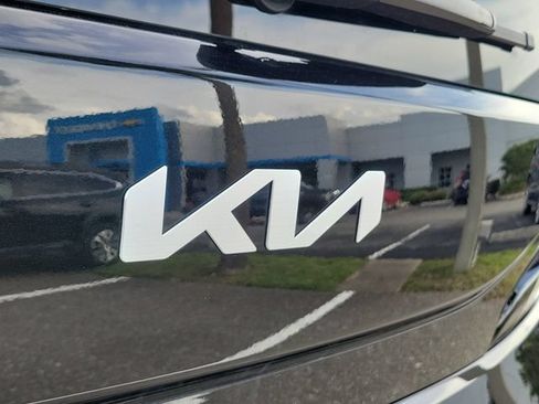 Used 2025 Kia Soul LX FWD image 9