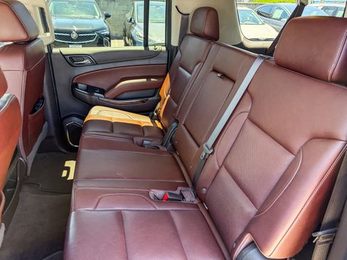 Used 2018 Chevrolet Suburban Premier RWD image 17