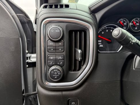 Used 2022 Chevrolet Silverado 1500 LTZ w/ LTZ Premium Package AWD/4WD image 8
