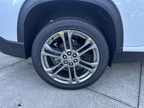 New 2025 Chevrolet Traverse LT w/ Driver Confidence Package image 17