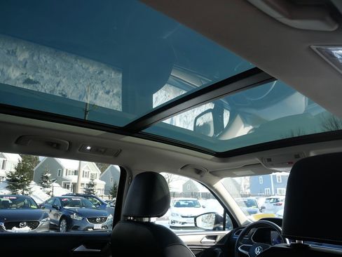 Used 2022 Volkswagen Tiguan SE image 27